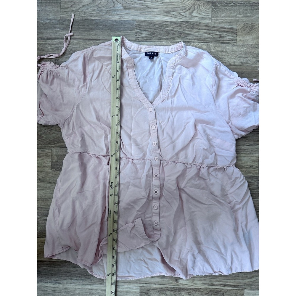 Torrid Womens Challis Tie Short Sleeve Top Size 2X Peach Pink Button Front - Picture 8 of 8
